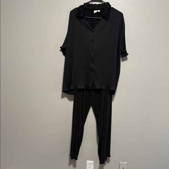 Joie Black set with button up top and pants and Relaxed Fit - Picture 1 of 6